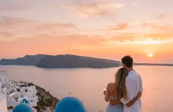 Santorini Travel Guide for Couples: Romantic Villages, Sunsets & Travel Tips Santorini Travel Guide for Couples